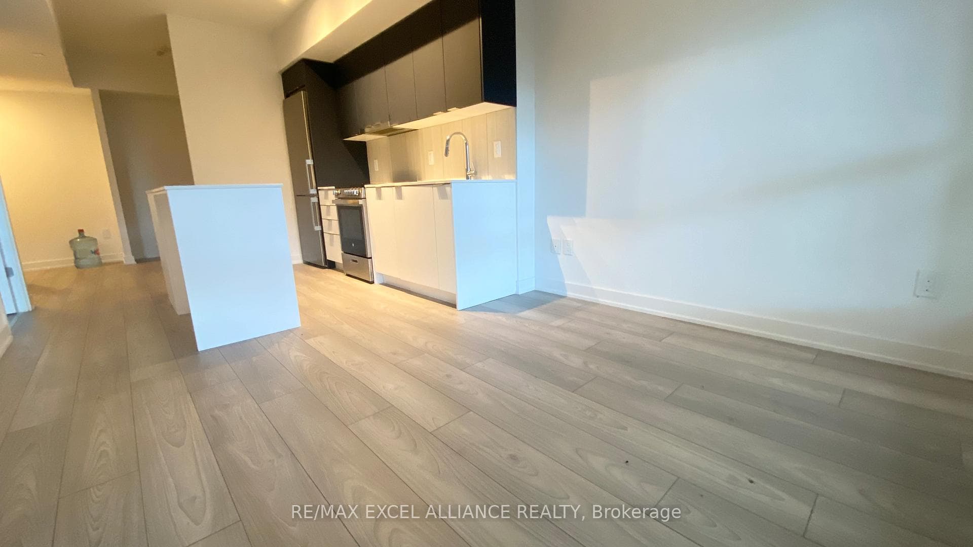 8 Tippett Road Unit 330 photo 18