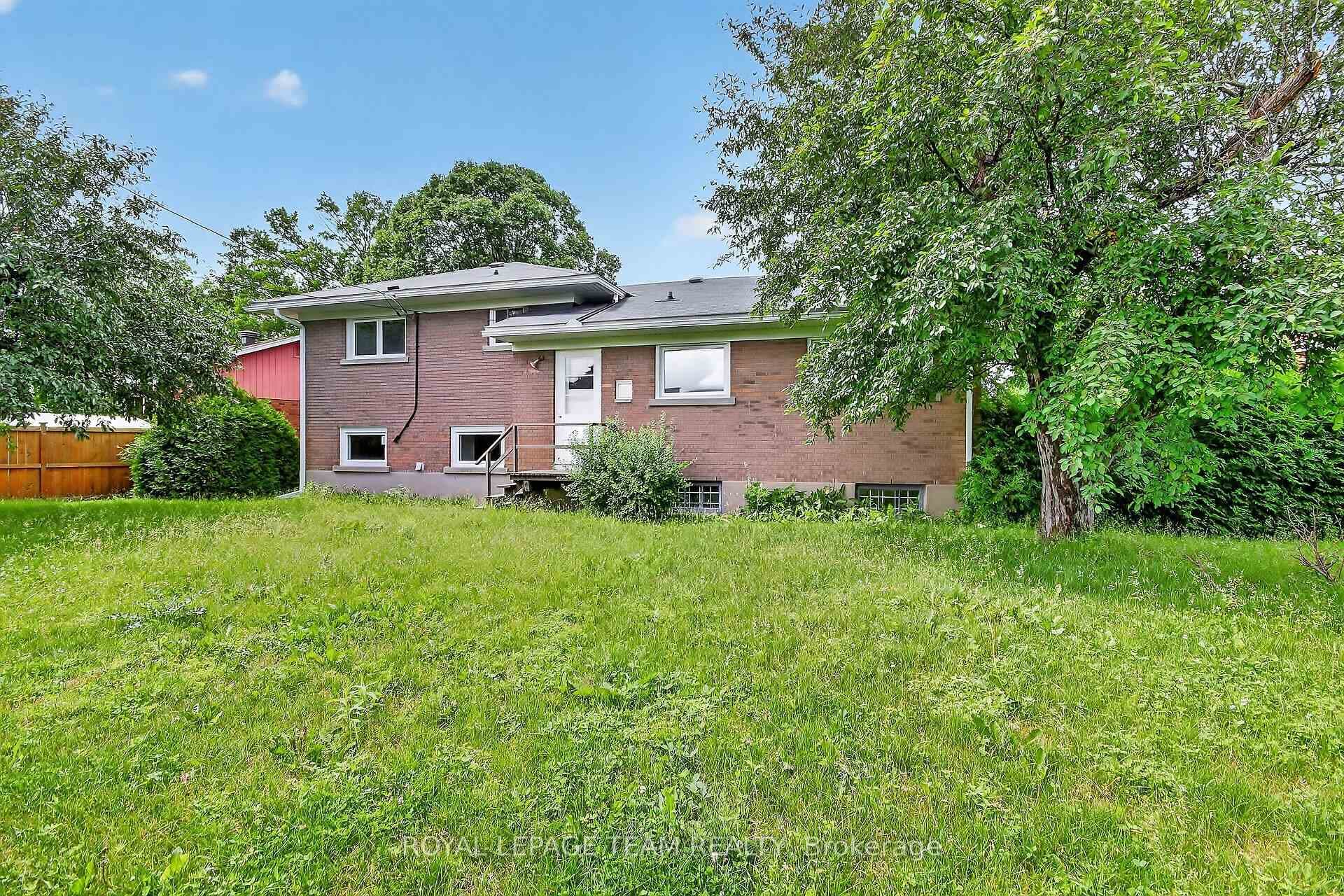 1768 Laxton Crescent photo 27