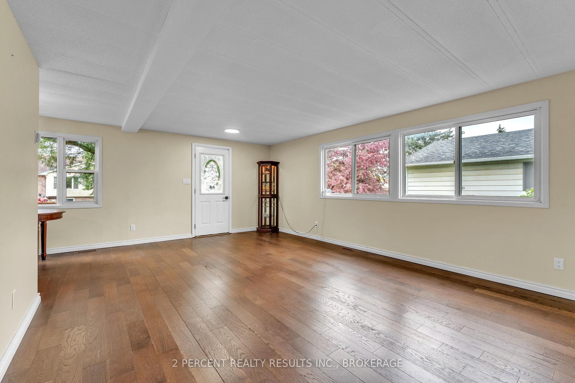 479 Henrietta Street photo 11