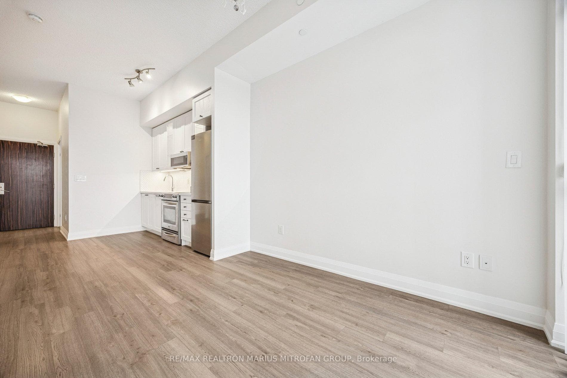 8763 Bayview Avenue Unit 205 photo 17