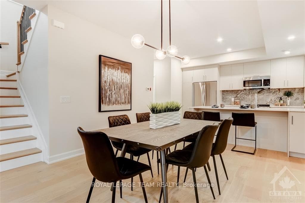 415 TWEEDSMUIR Avenue Unit A photo 8