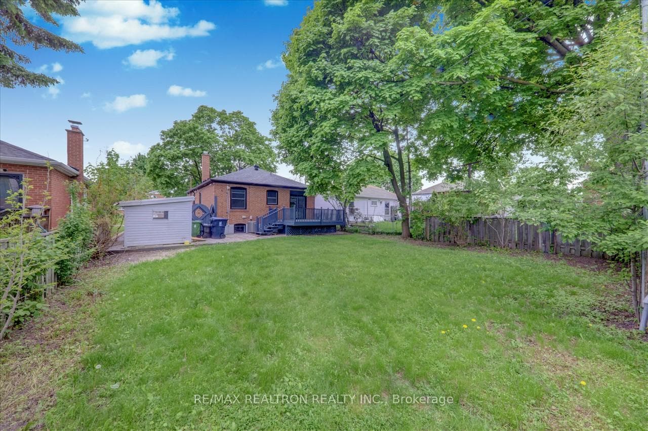 137 Marchington Circle photo 37