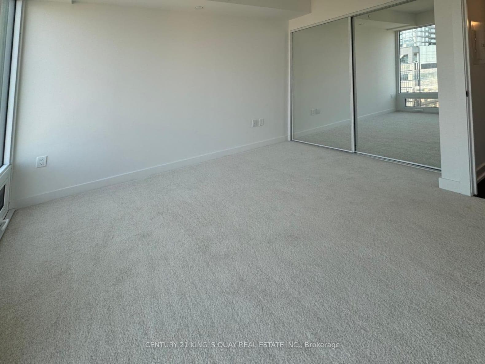 238 Simcoe Street Unit 2410 photo 6