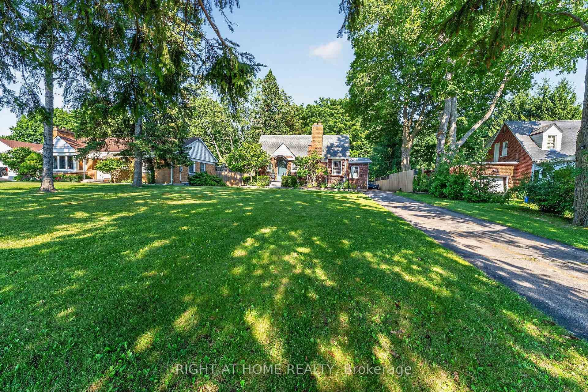 335 Sunset Drive photo 1