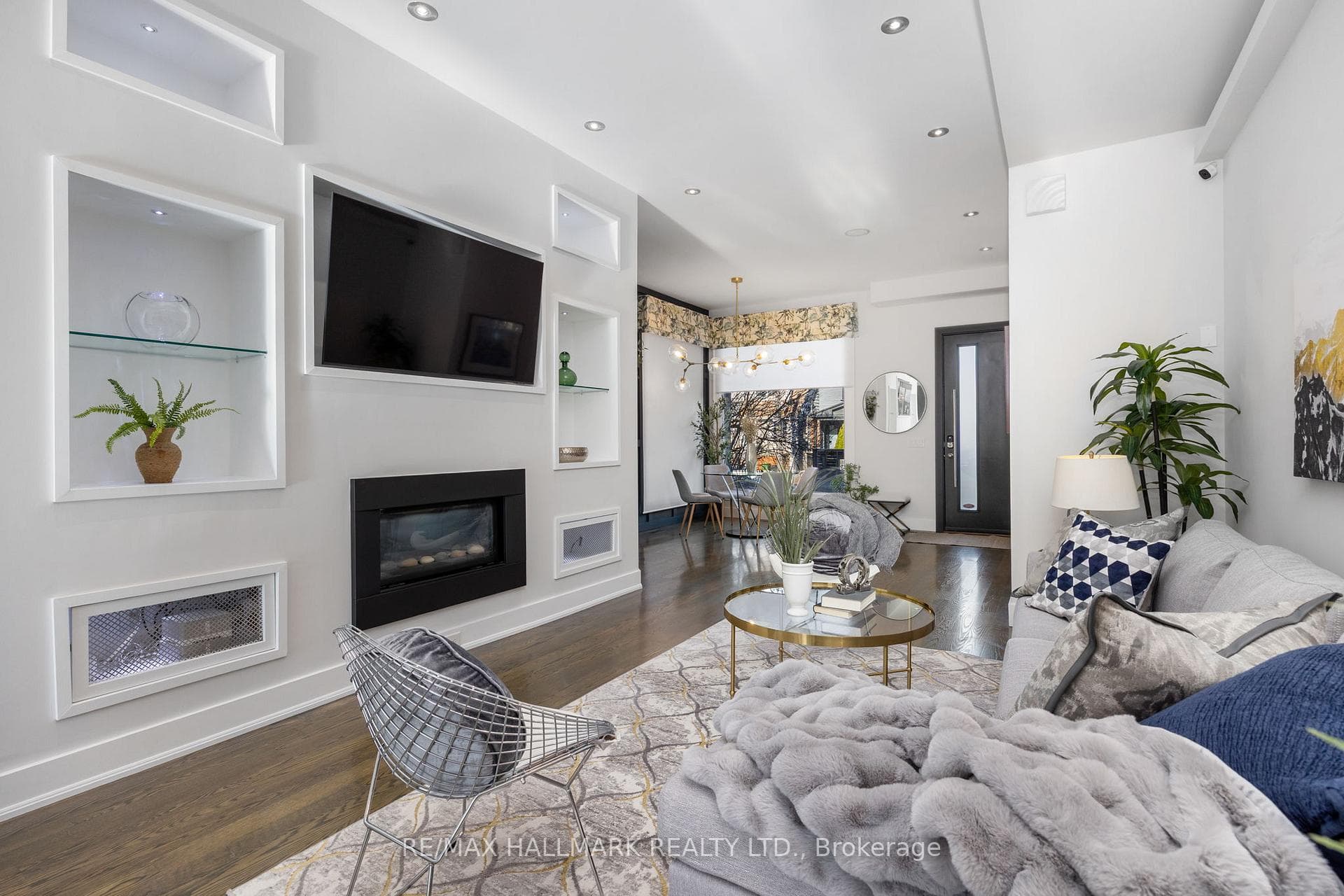 1549 Dundas Street photo 5