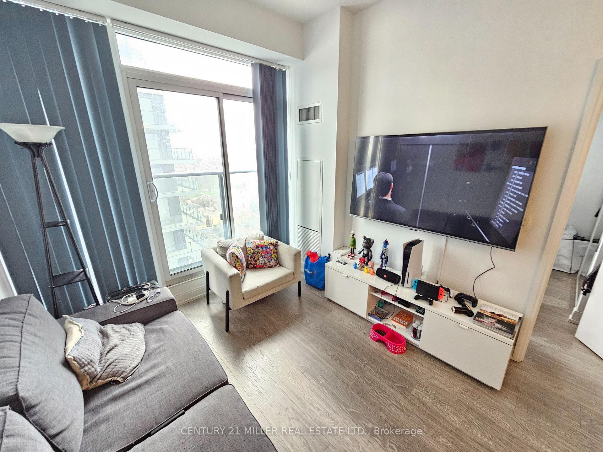 181 Dundas Street Unit 3001 photo 17