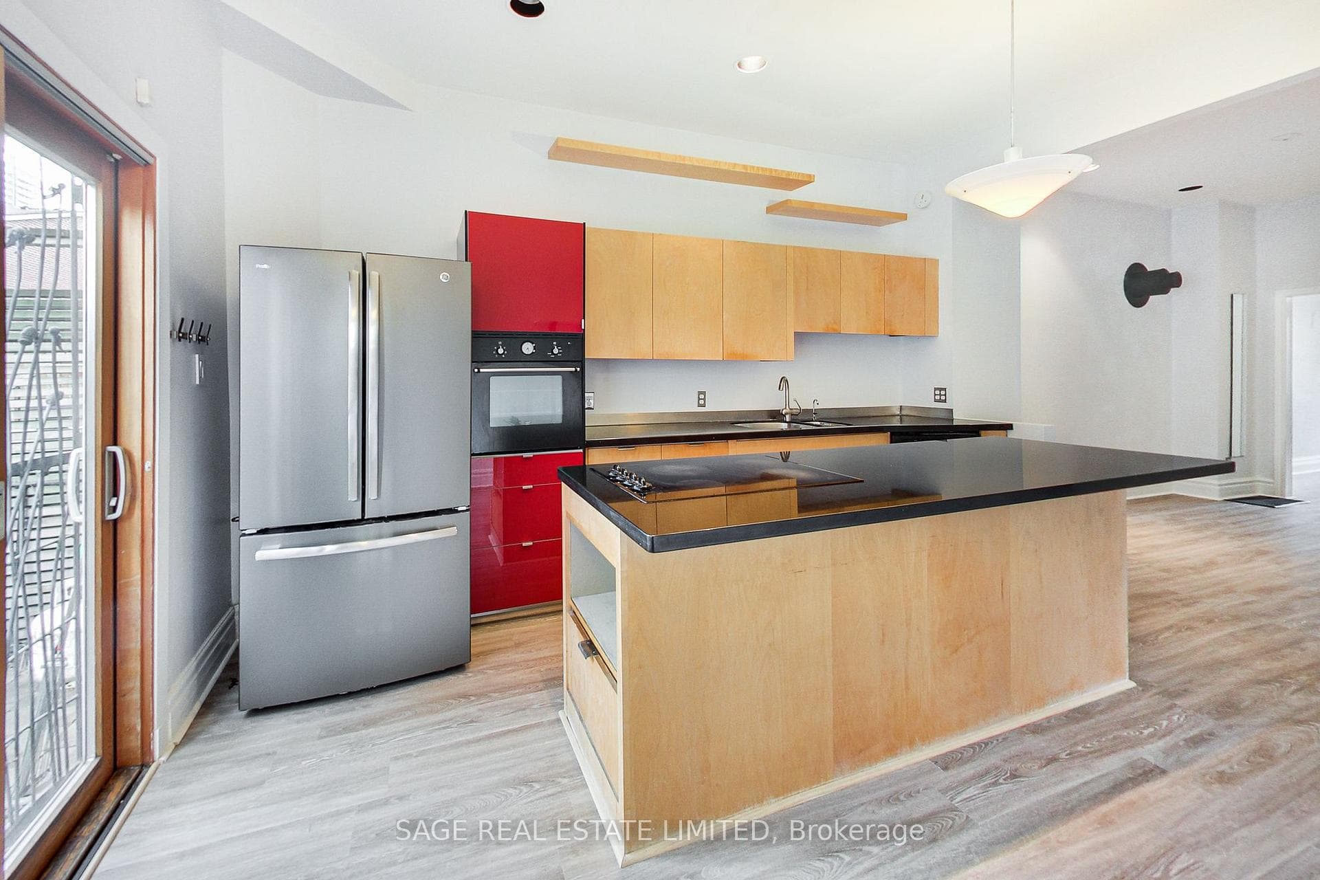 104 Sumach Street photo 16