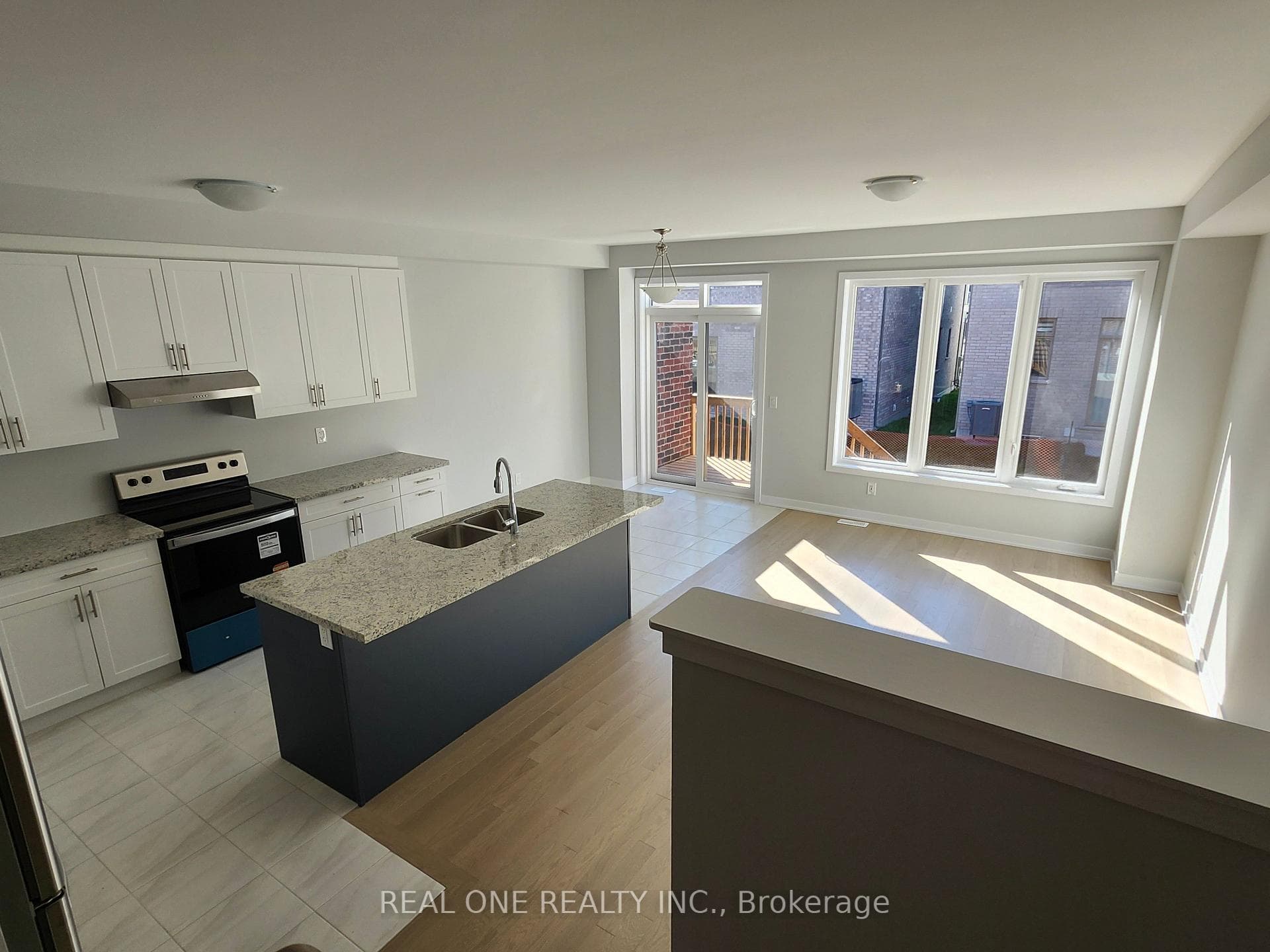14 Freeman Williams Street photo 2