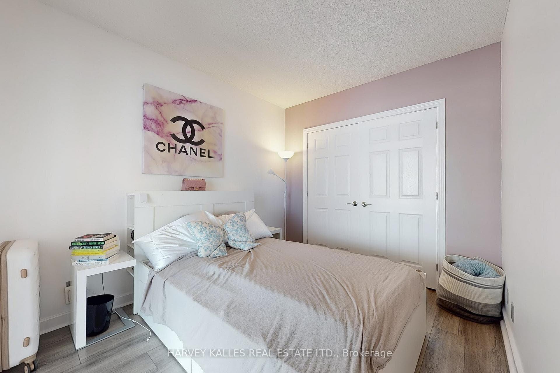350 Wellington Street Unit 319 photo 17