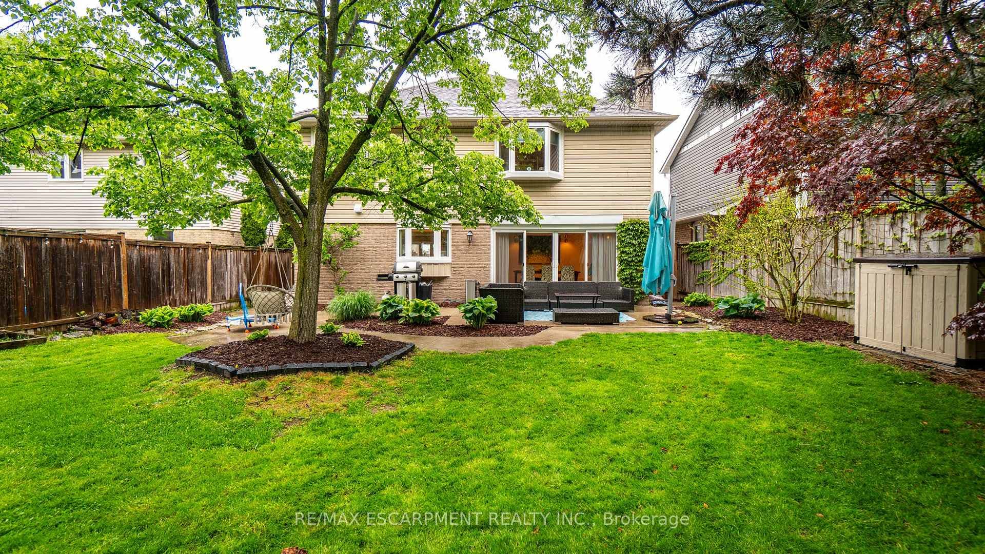 2393 Arnold Crescent photo 45