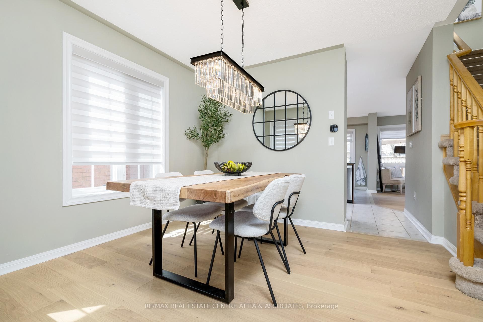 1651 Gowling Terrace photo 8