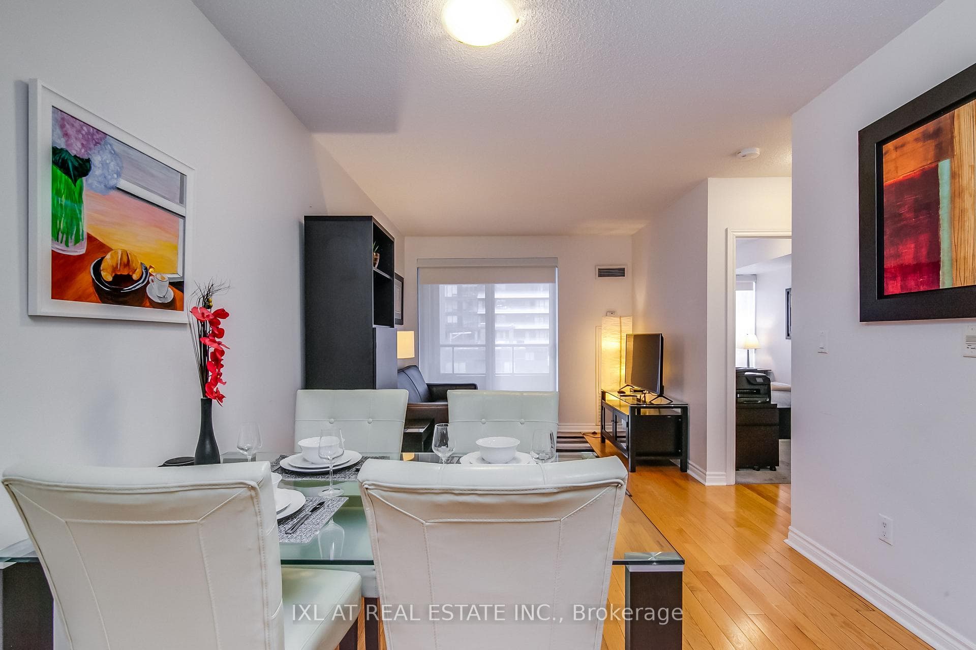 270 Wellington Street Unit 1102 photo 9