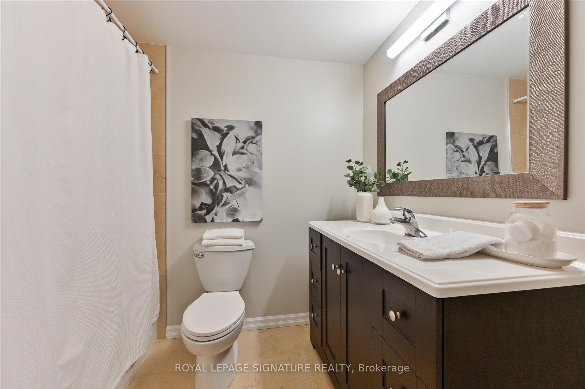 Lower level 4-piece bathroom