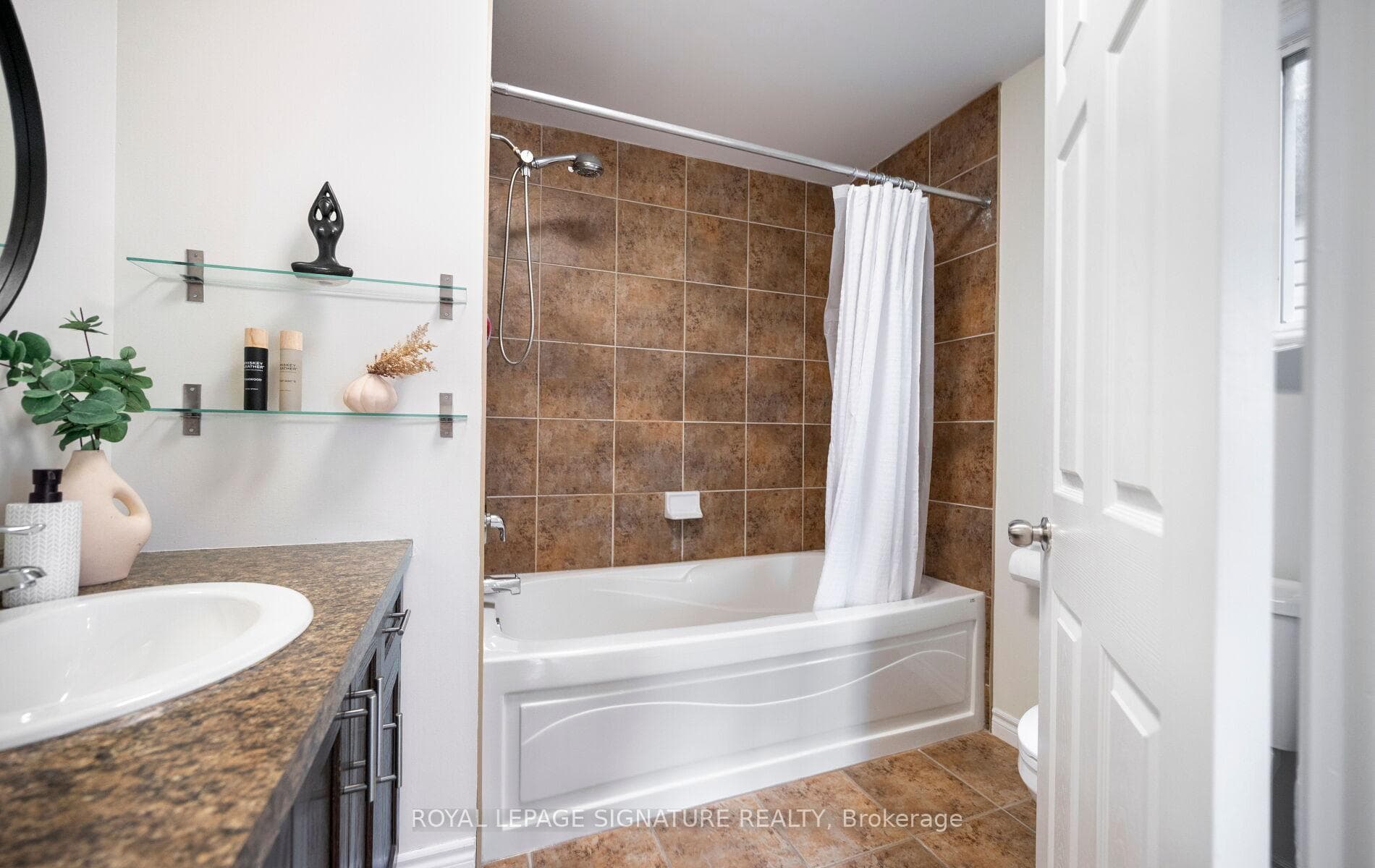 61 Thames Way photo 29