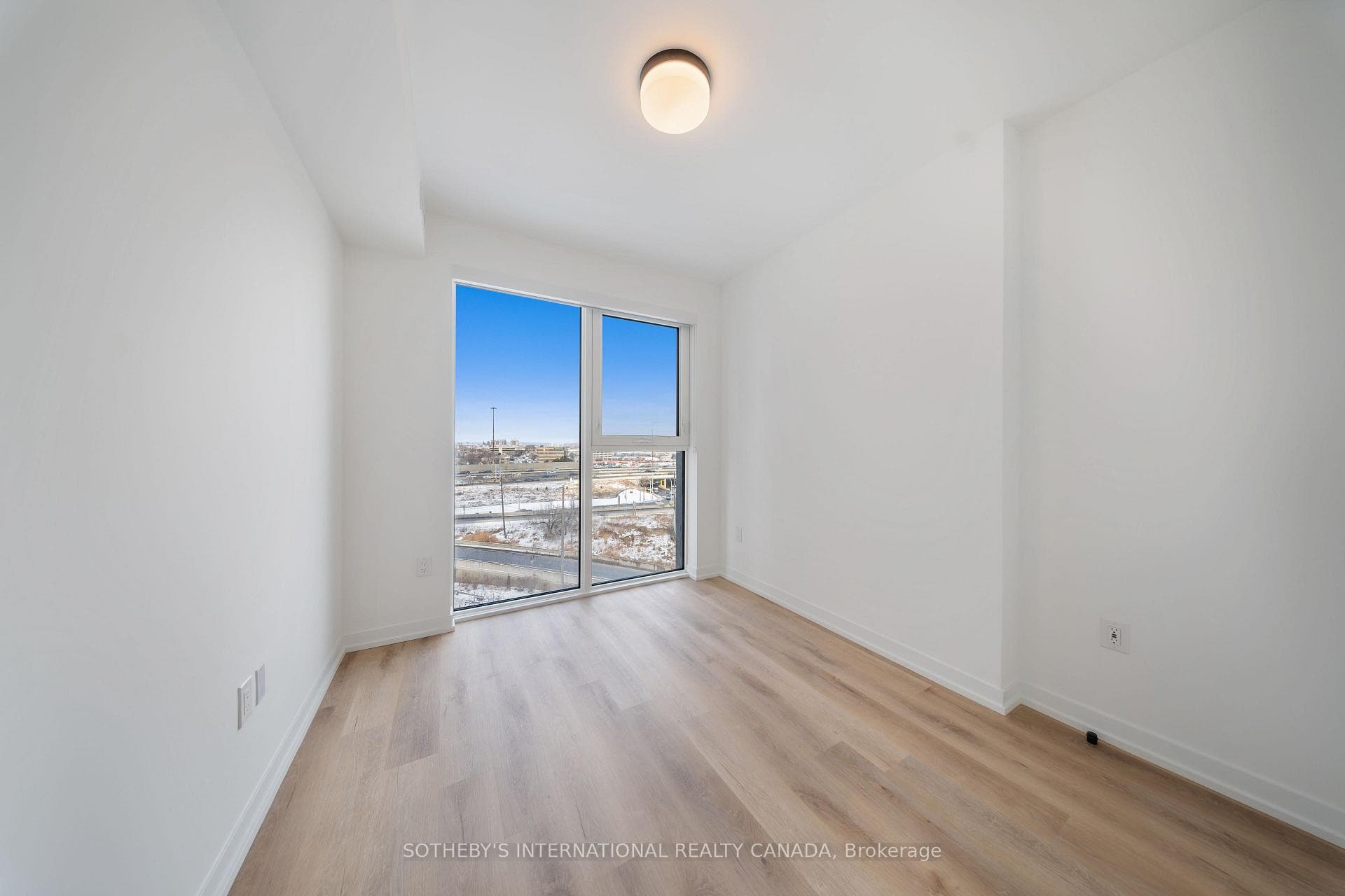 5 York Garden Way Unit 402 photo 23