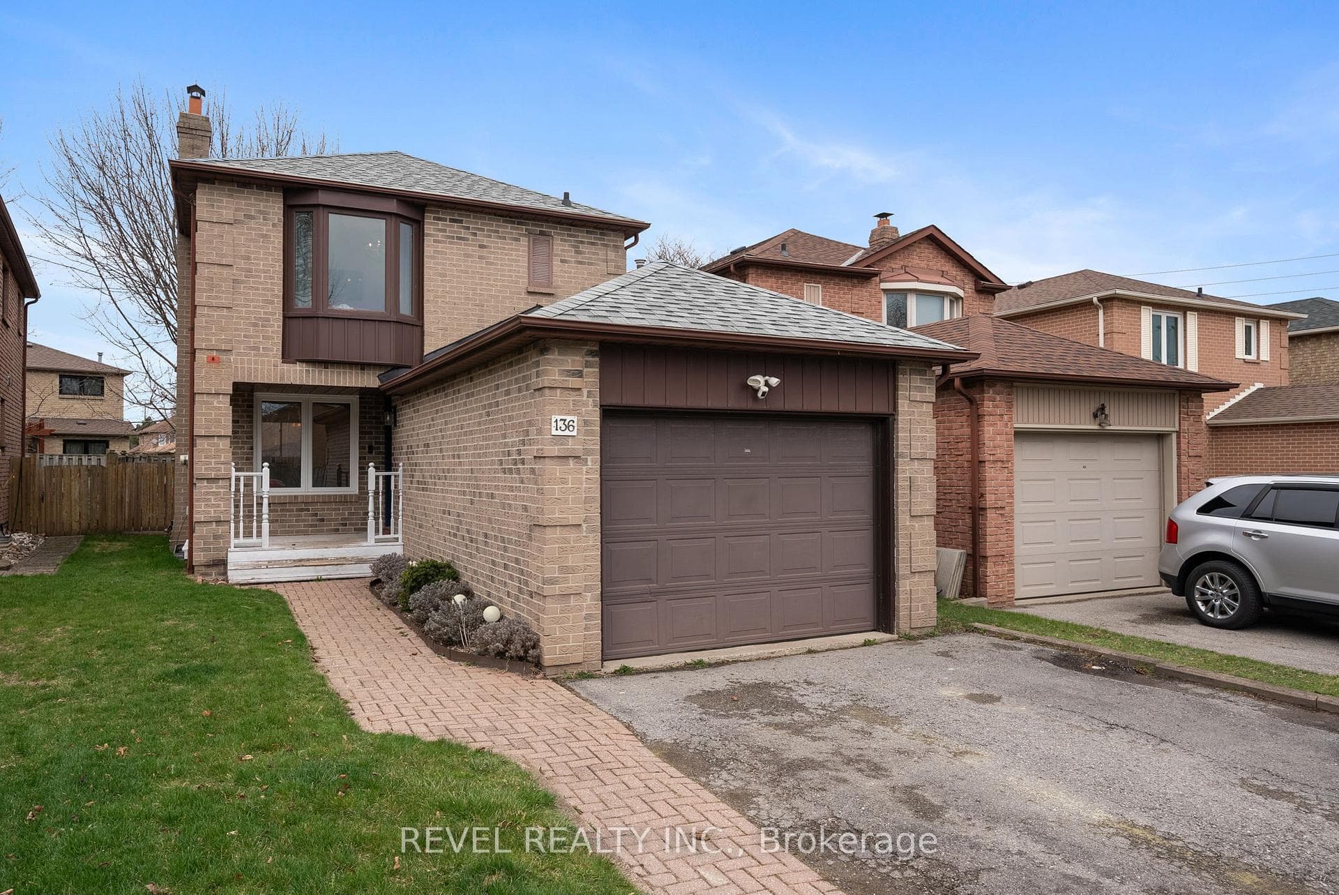 136 Chatfield Drive photo 1