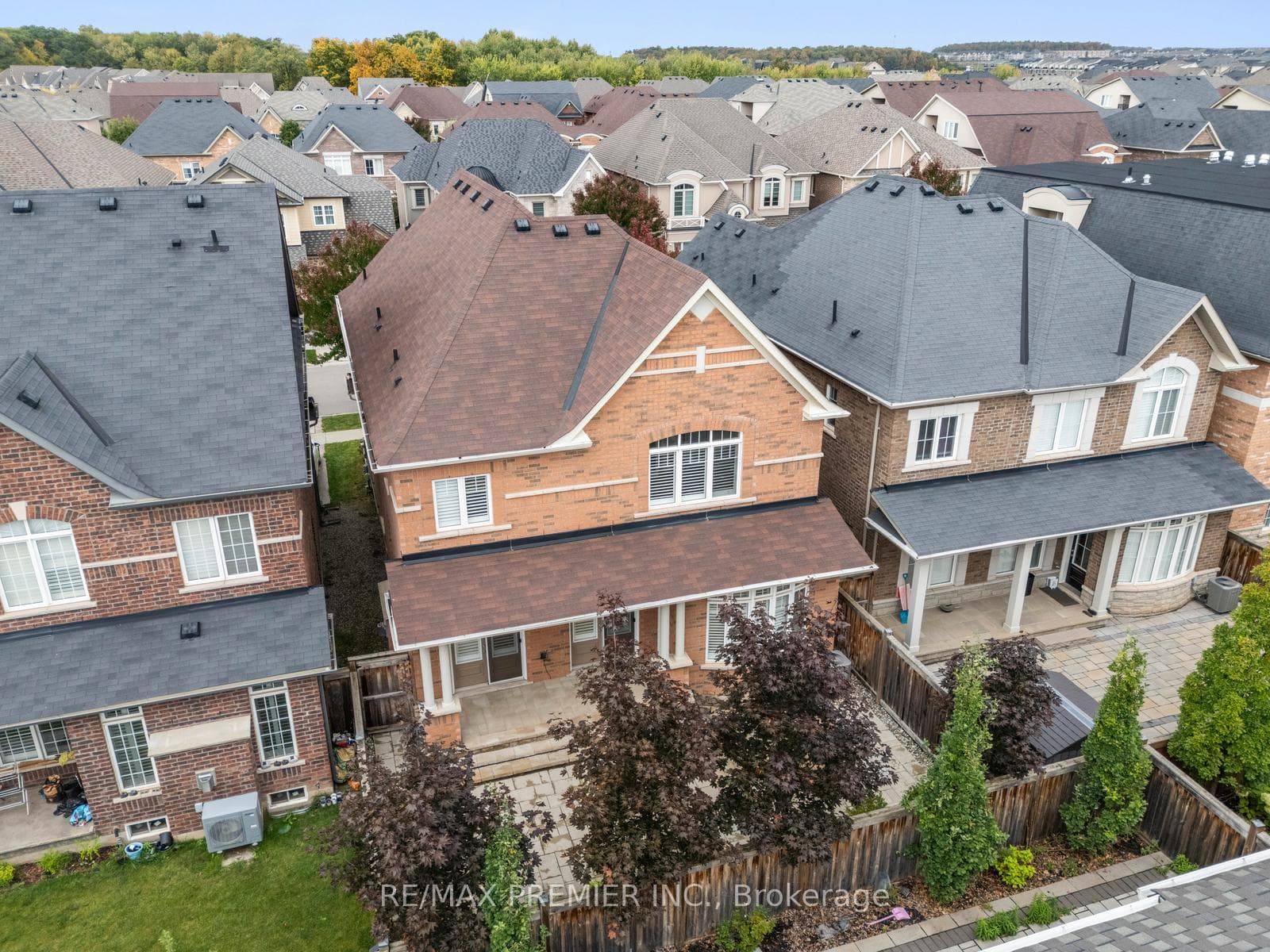 71 Hoey Crescent photo 45