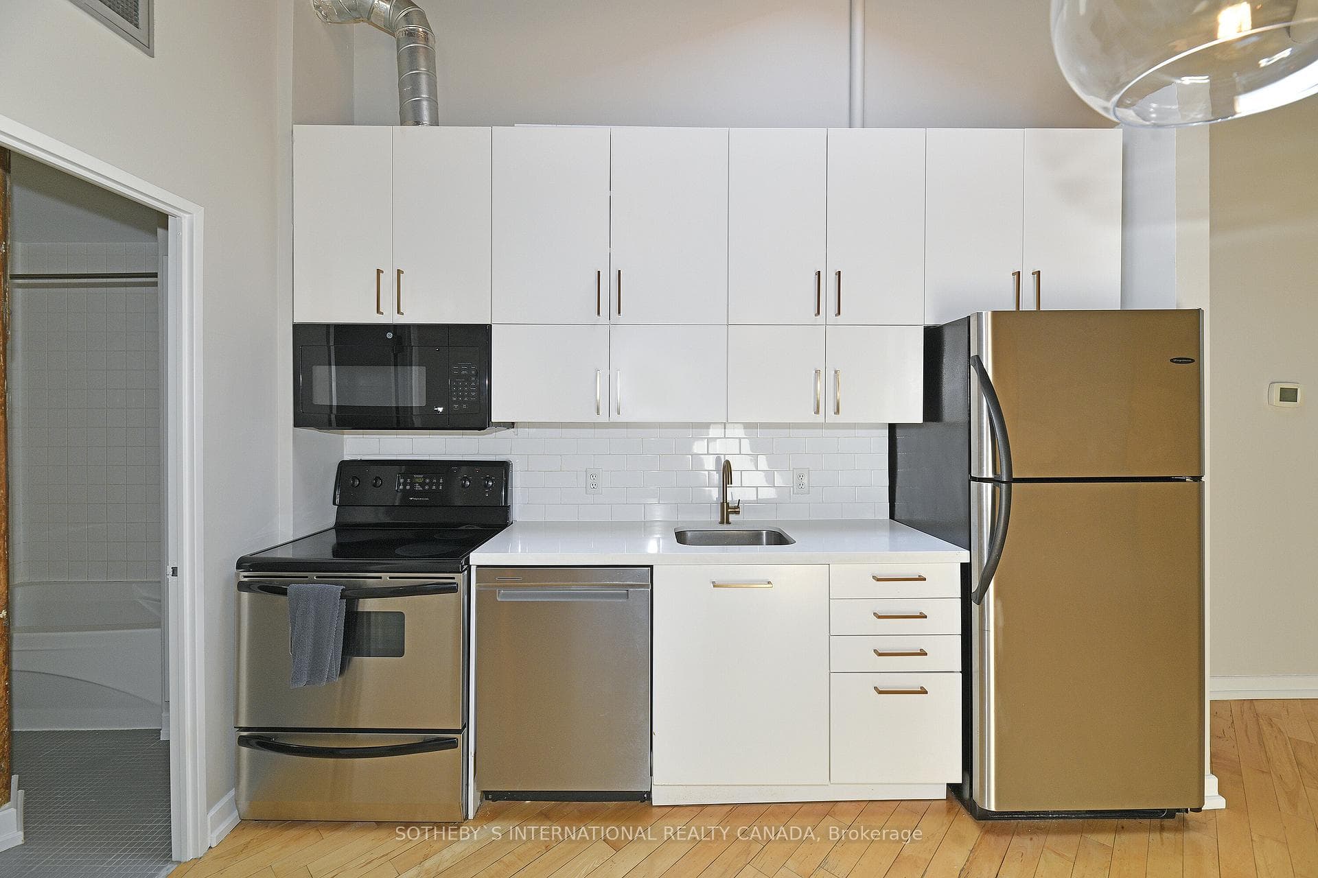 31 Brock Avenue Unit 208 photo 6