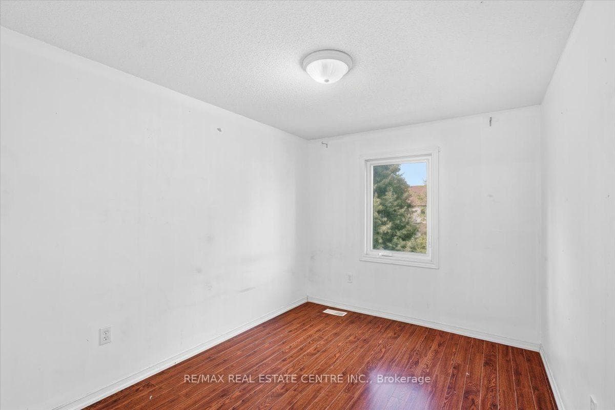 15 Roehampton Crescent photo 12