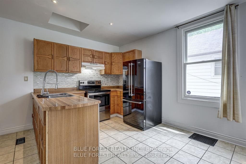 36 ADELAIDE Street photo 22