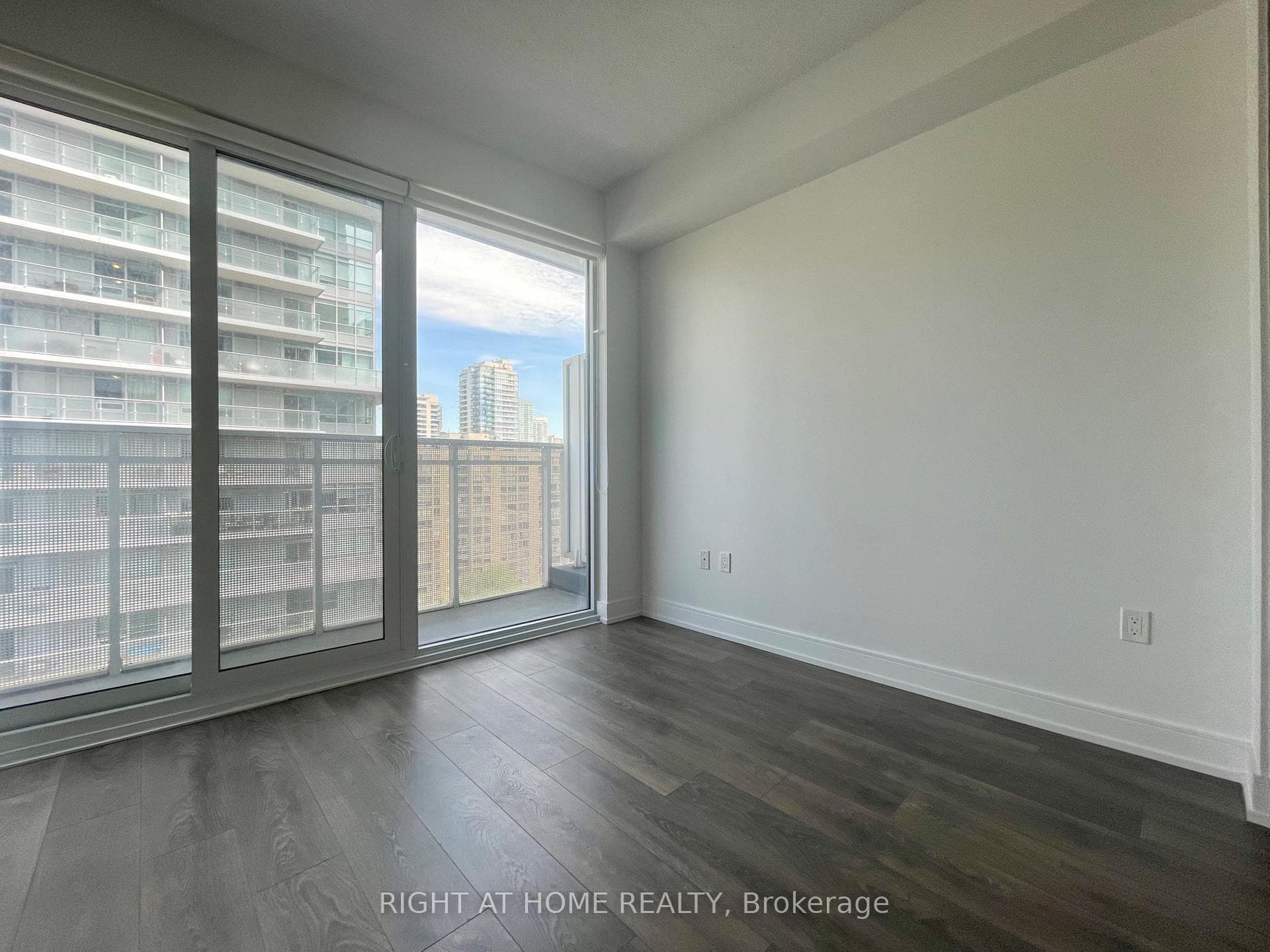 89 McGill Street Unit 1303 photo 5