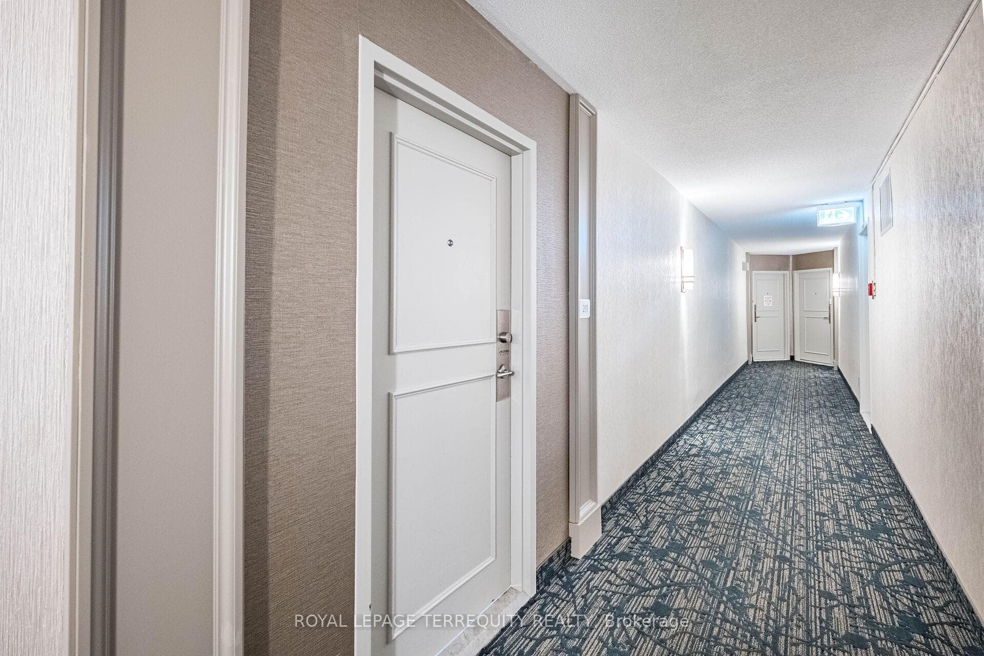 Suite 211