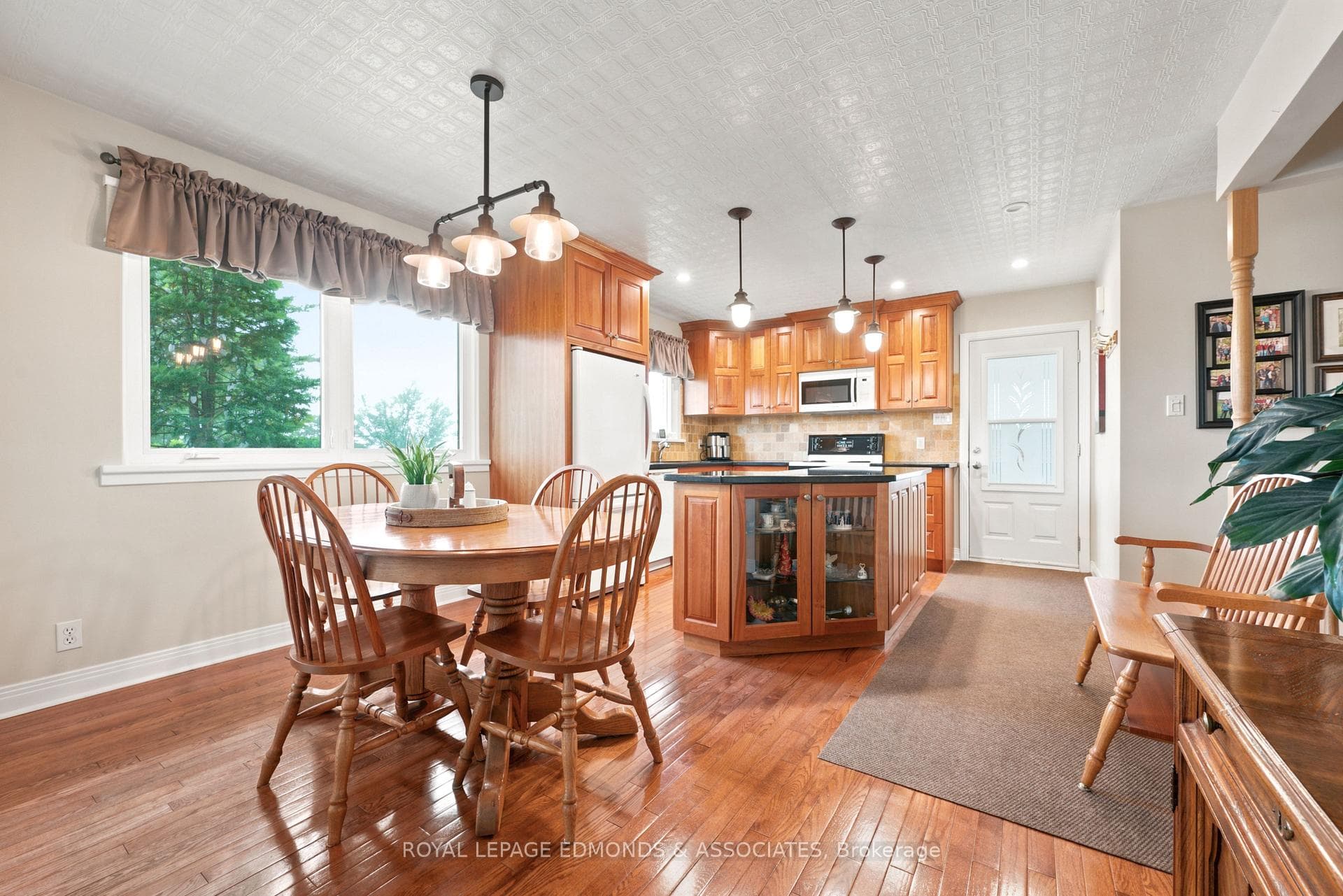 532 Herbert Street photo 12