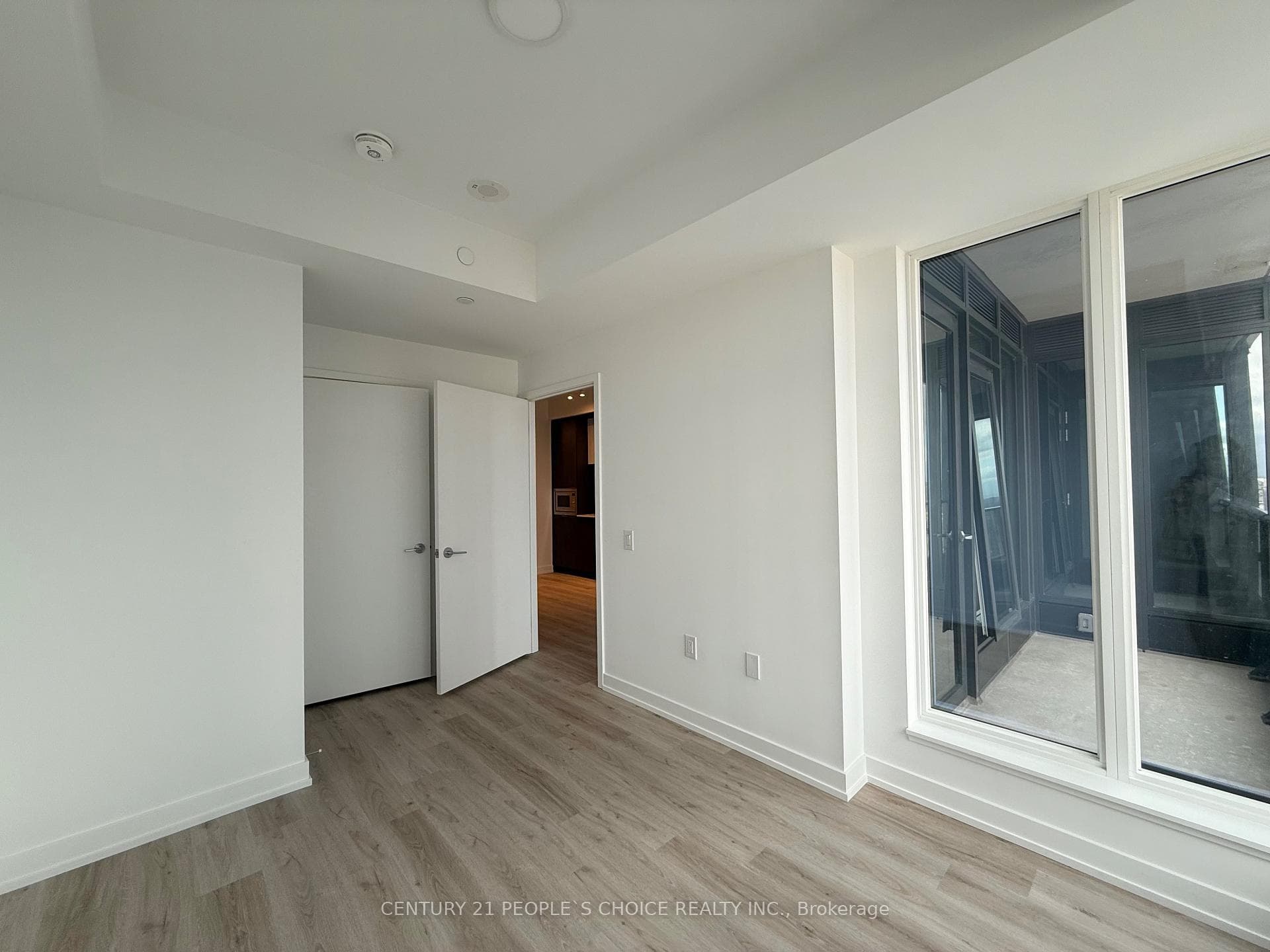 395 Square one Drive Unit 2512 photo 7
