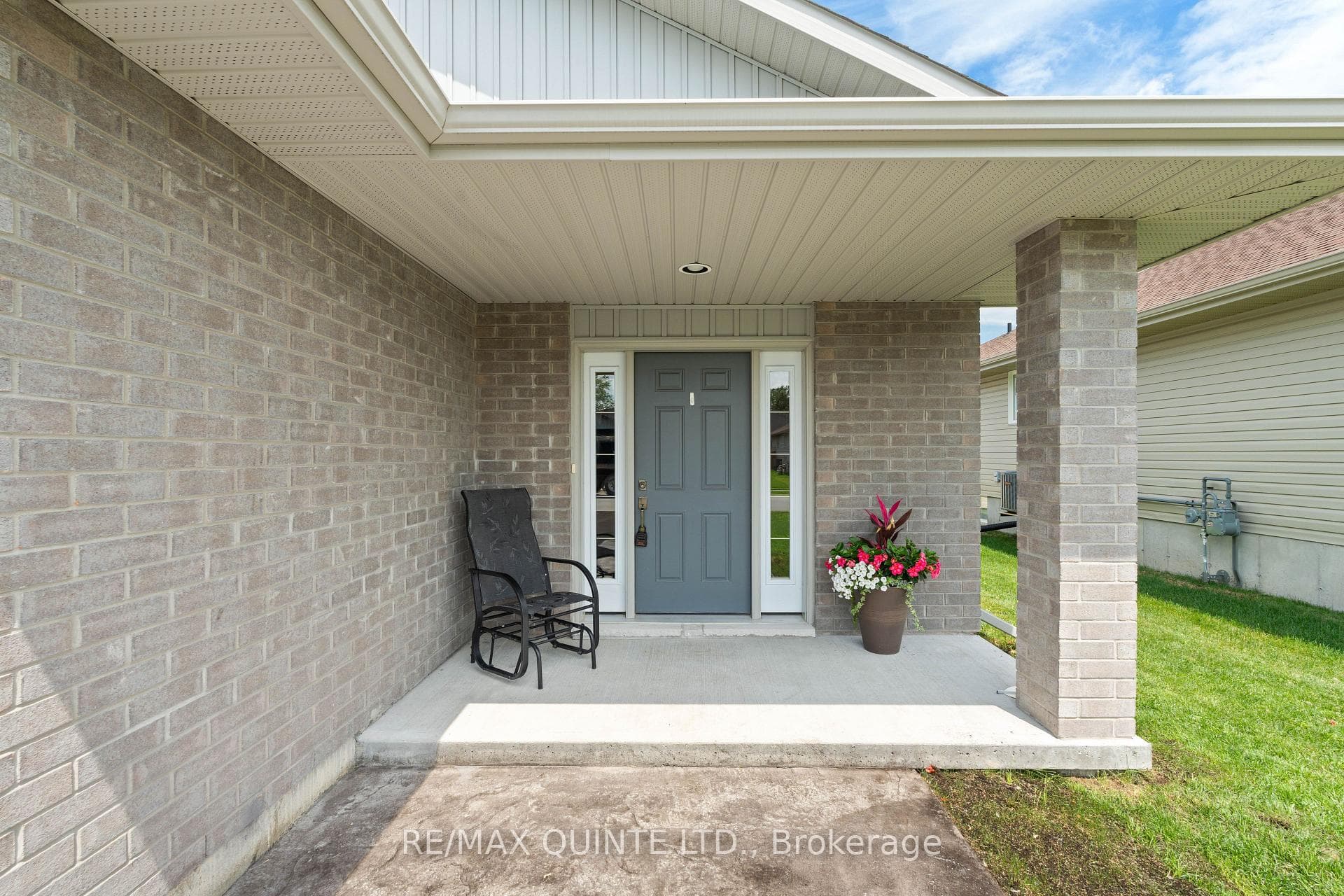 150 ROLLINS Drive photo 3