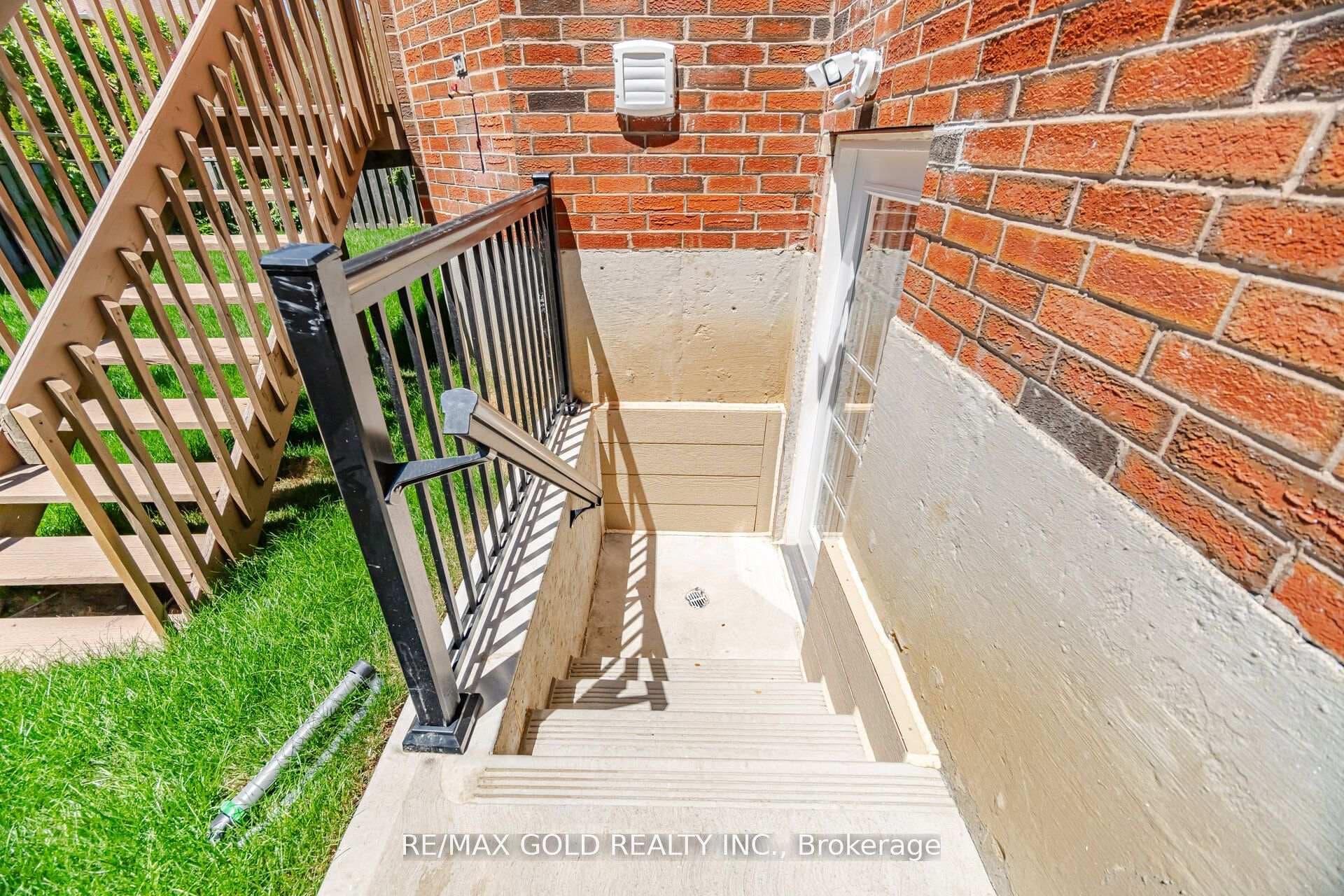 37 Lord Simcoe Drive photo 45
