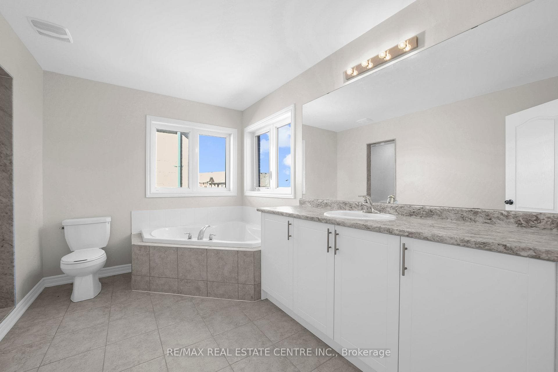 15 LAWRENCE D. PRIDHAM Avenue photo 28