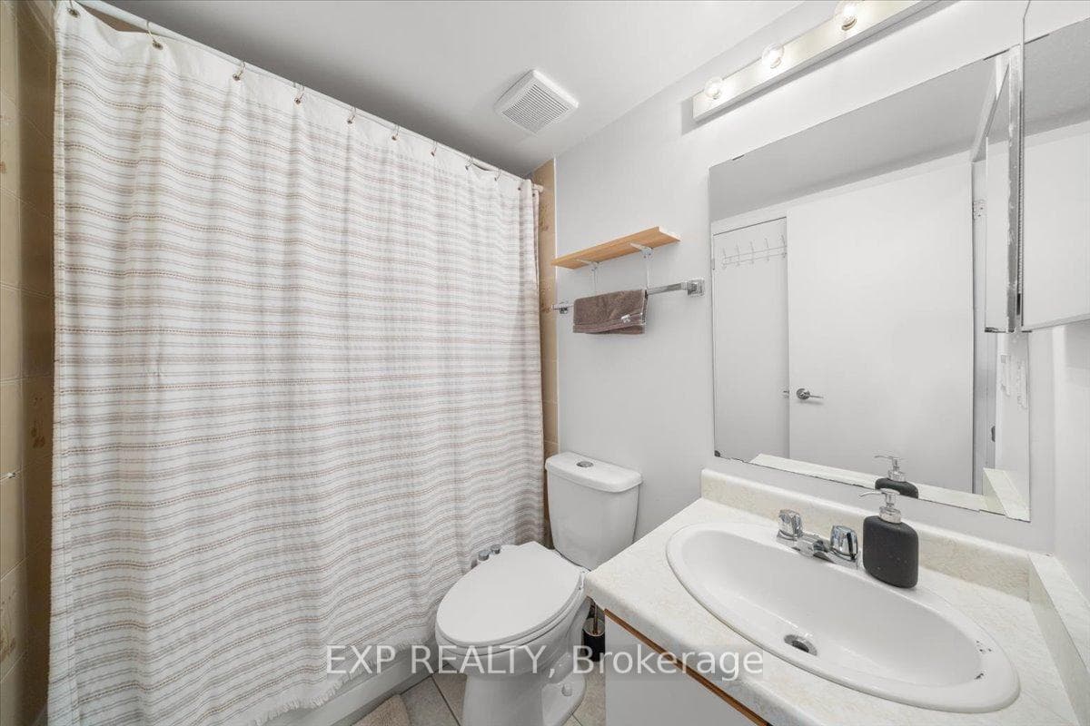 207 Woodfield Drive Unit B photo 17
