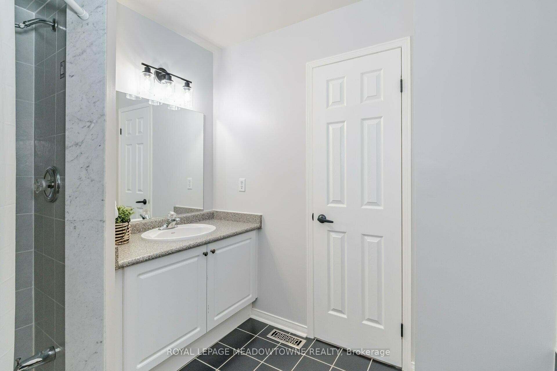 63 Babcock Crescent photo 29