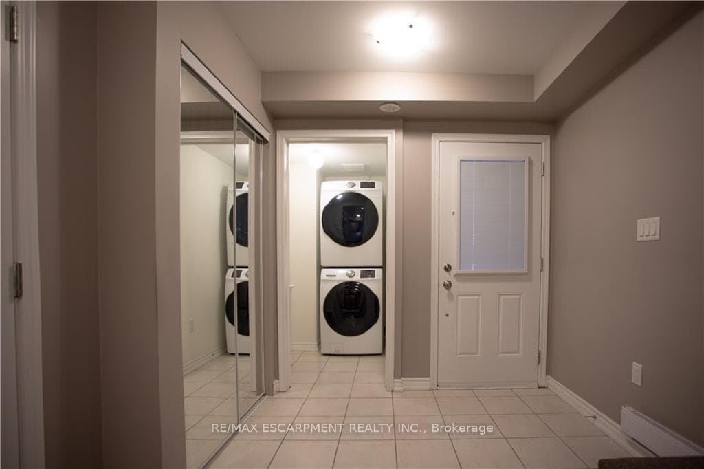 560 Allport Gate photo 40