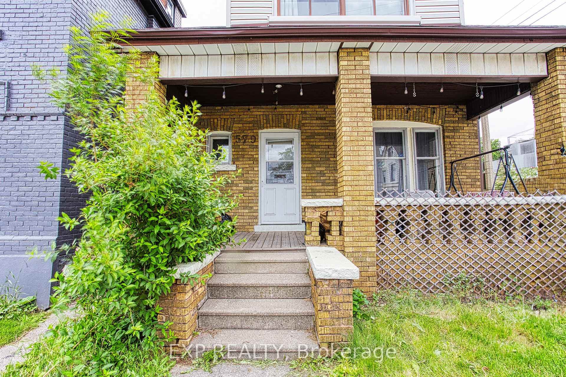 579 Wilson Street photo 3