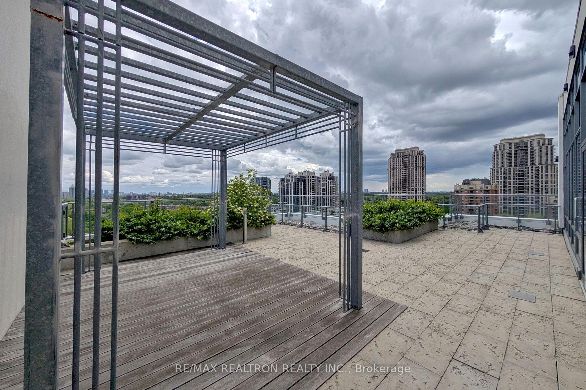 28 Avondale Avenue Unit 203 photo 32