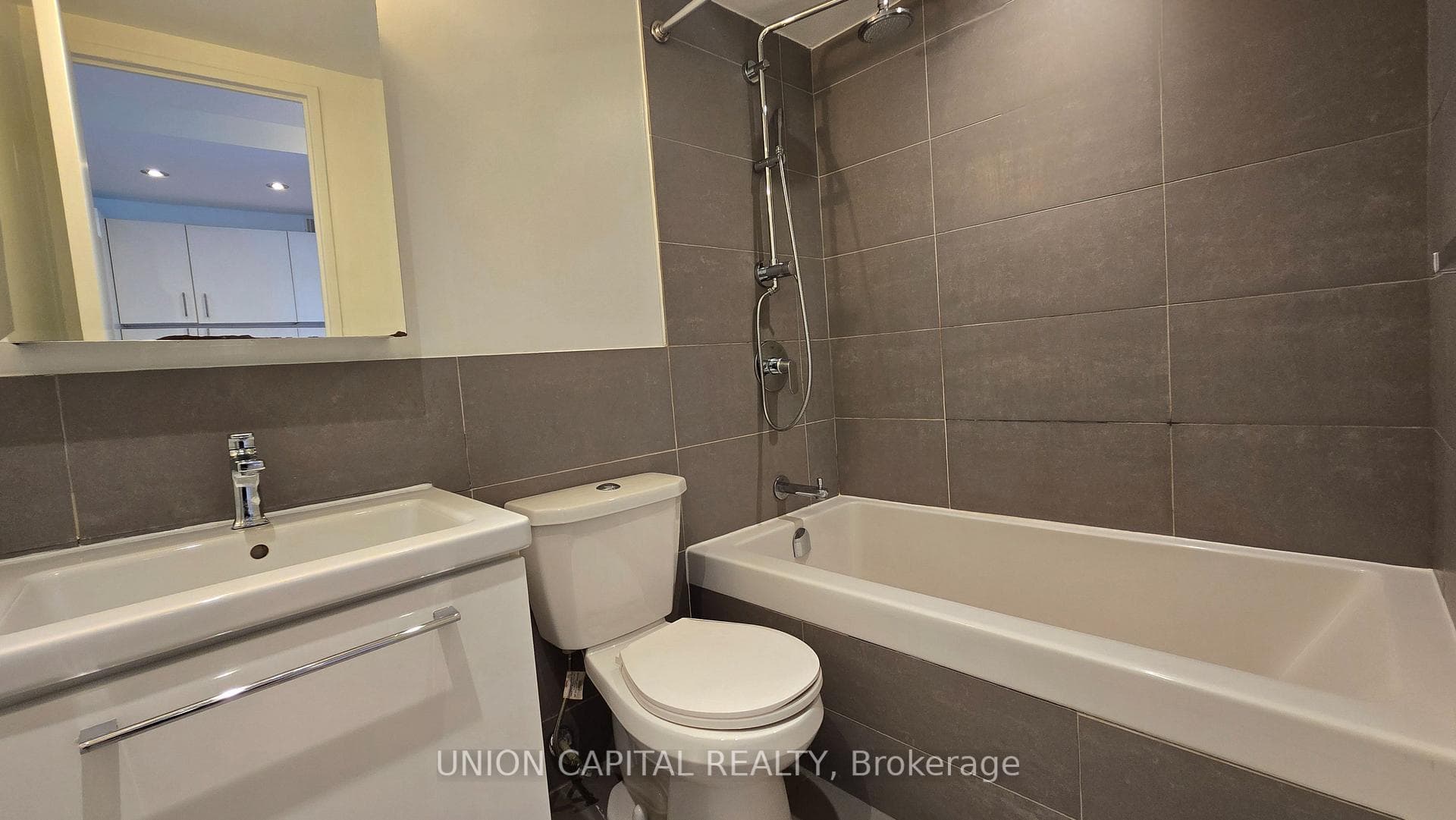 230 Oak Street Unit 1003 photo 9