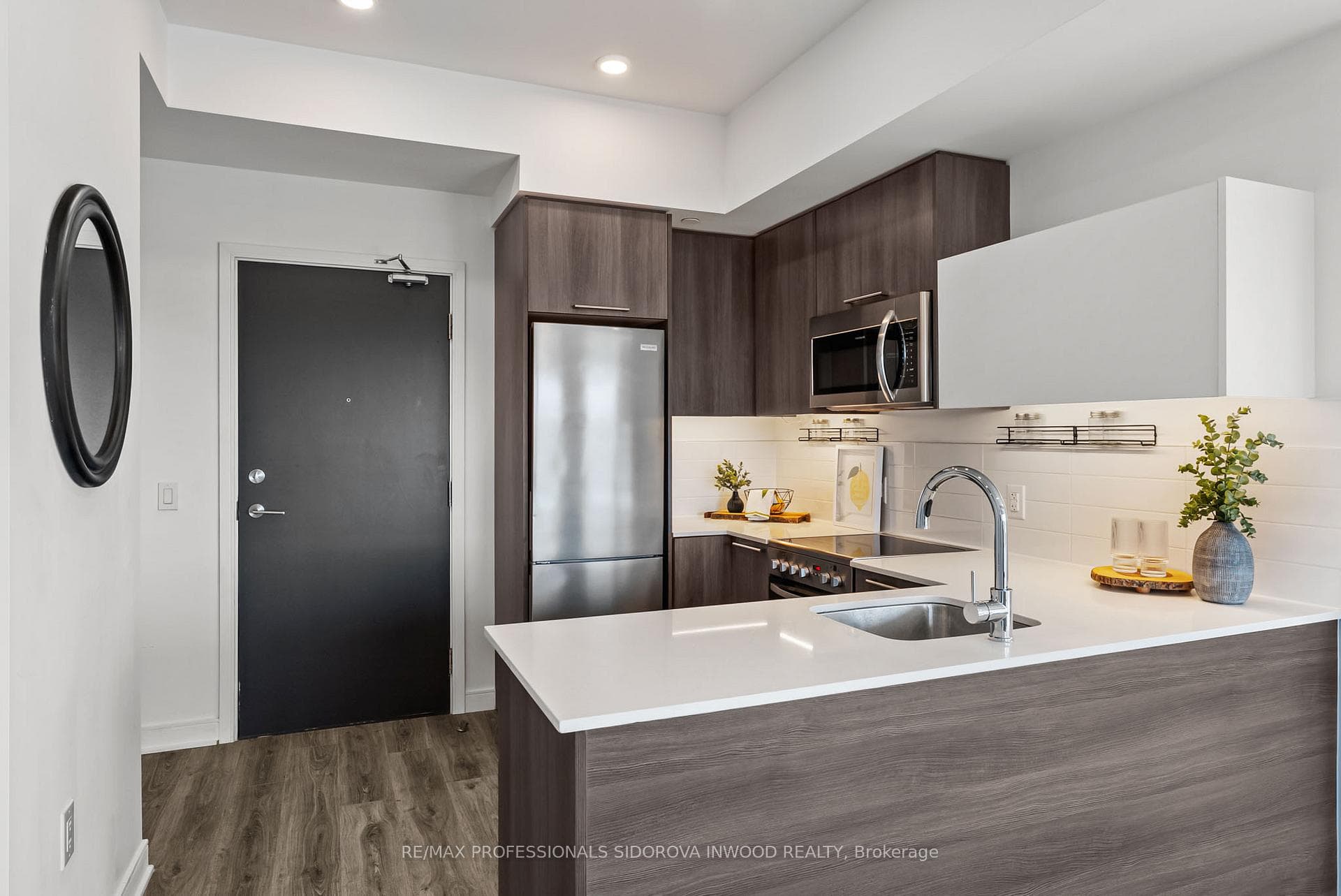 25 Neighbourhood Lane Unit 905 photo 4