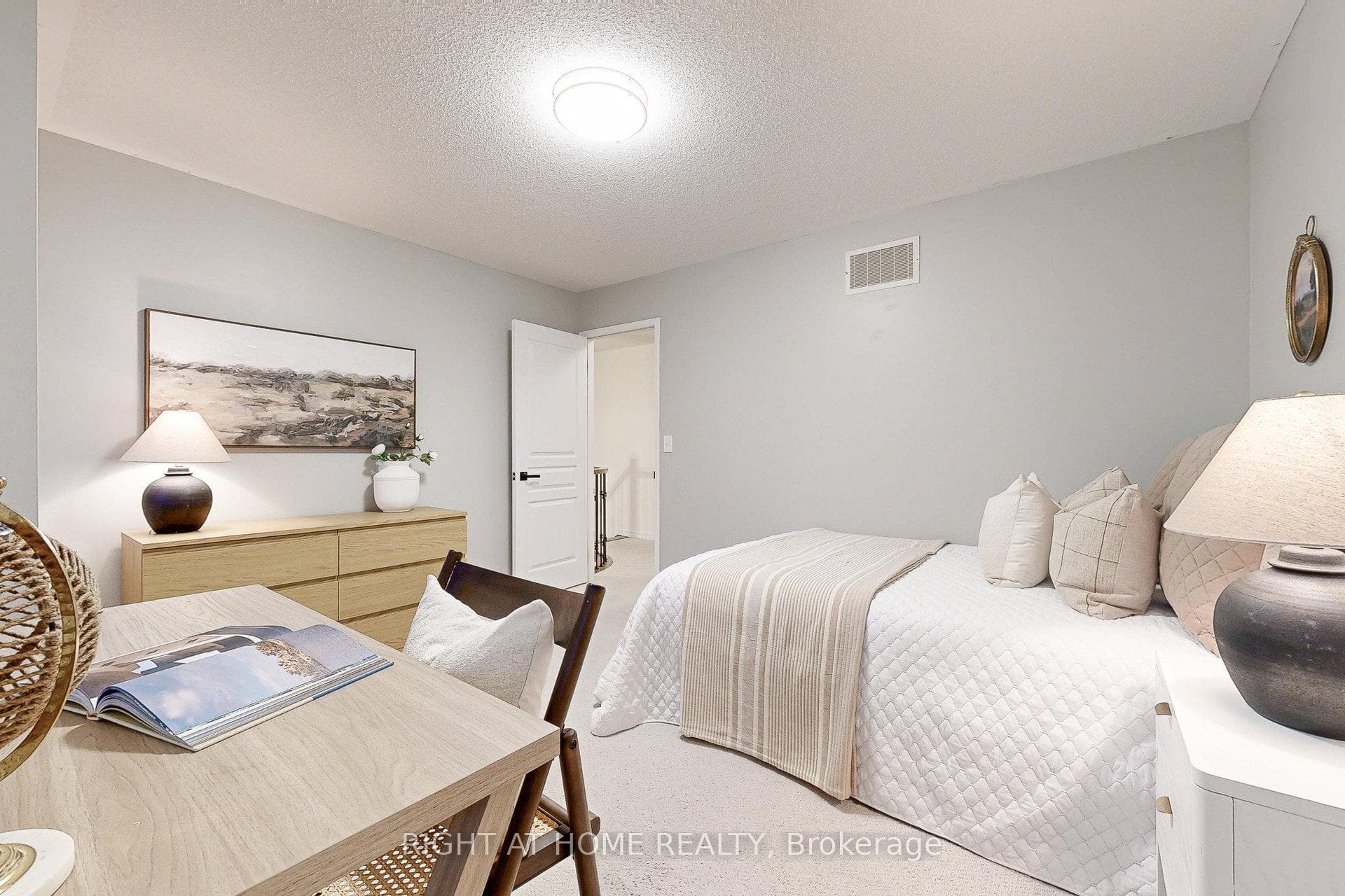 186 Bons Avenue photo 25