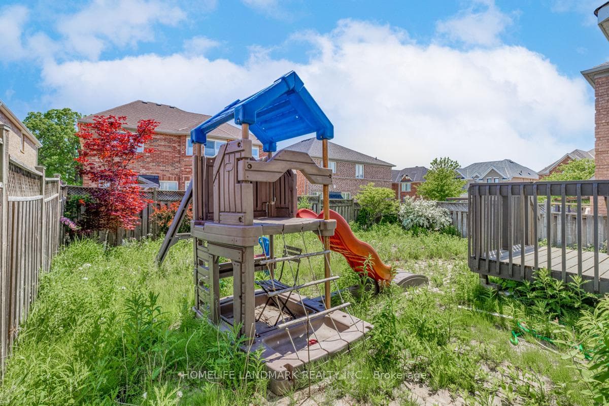 15 Monkhouse Road photo 32