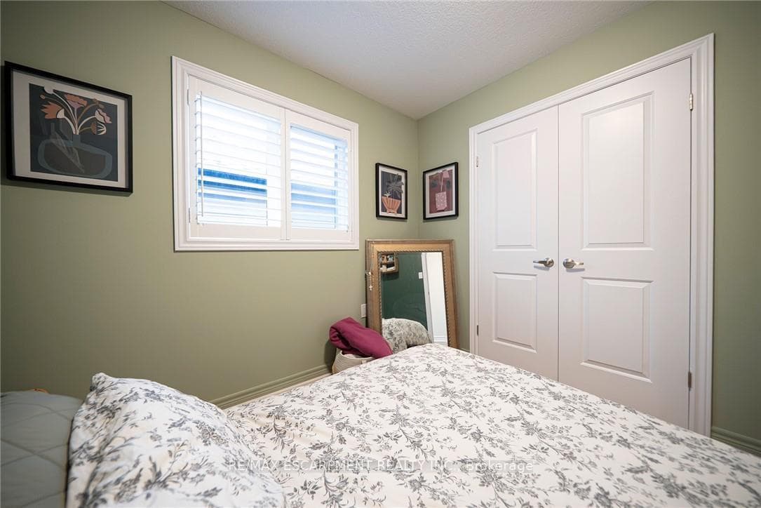 73 Eleanor Avenue photo 24