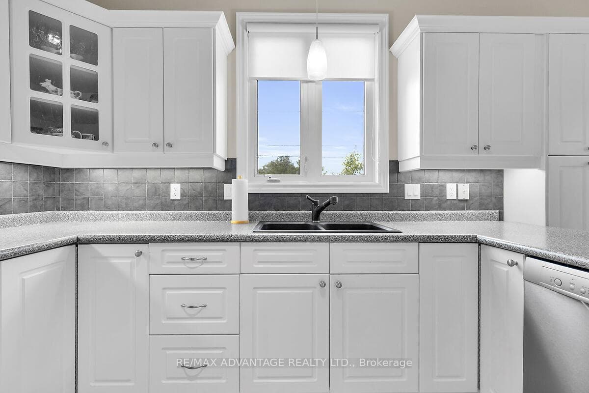 417 Hyde Park Road photo 13