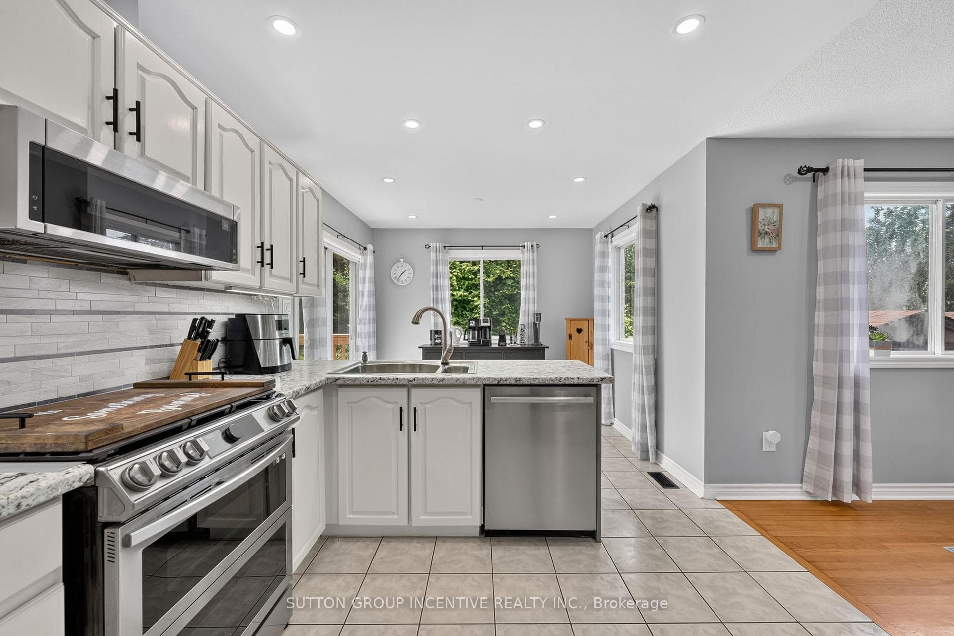 2248 Douglas Avenue photo 17