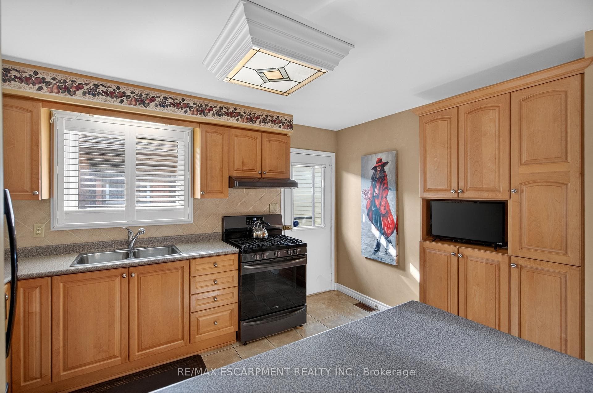 30 Basin Crescent photo 10