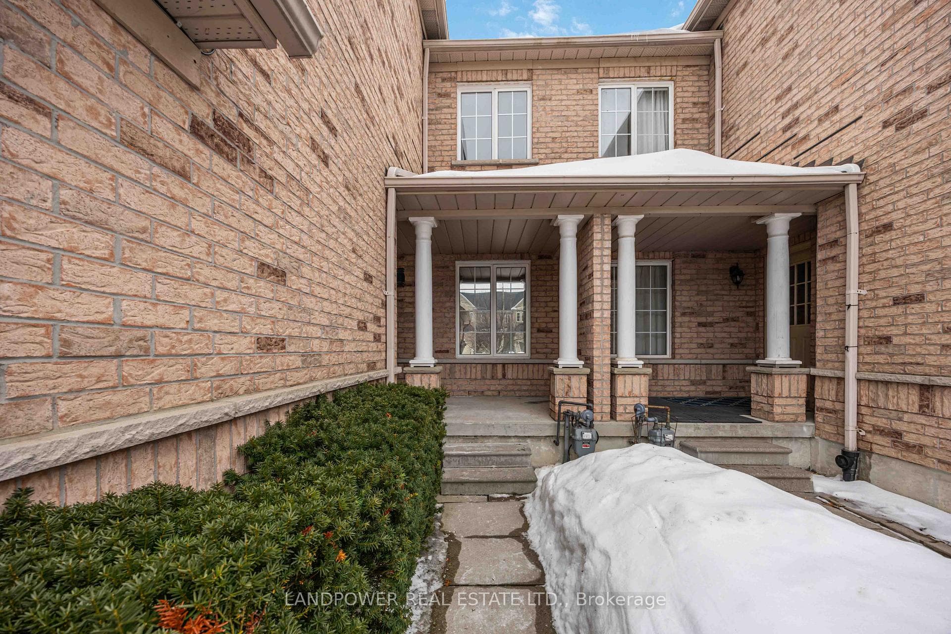 12 Debonair Street photo 2
