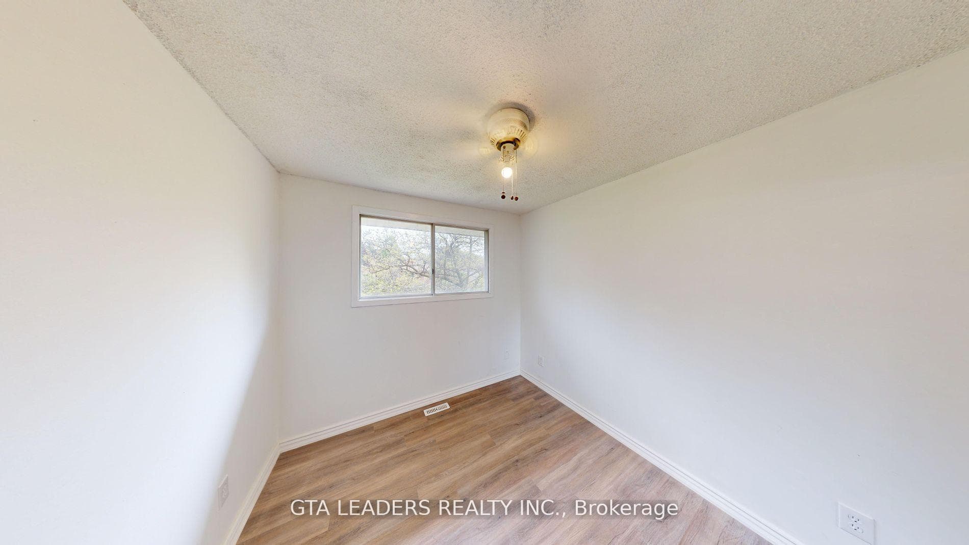 935 Strasburg Road photo 16