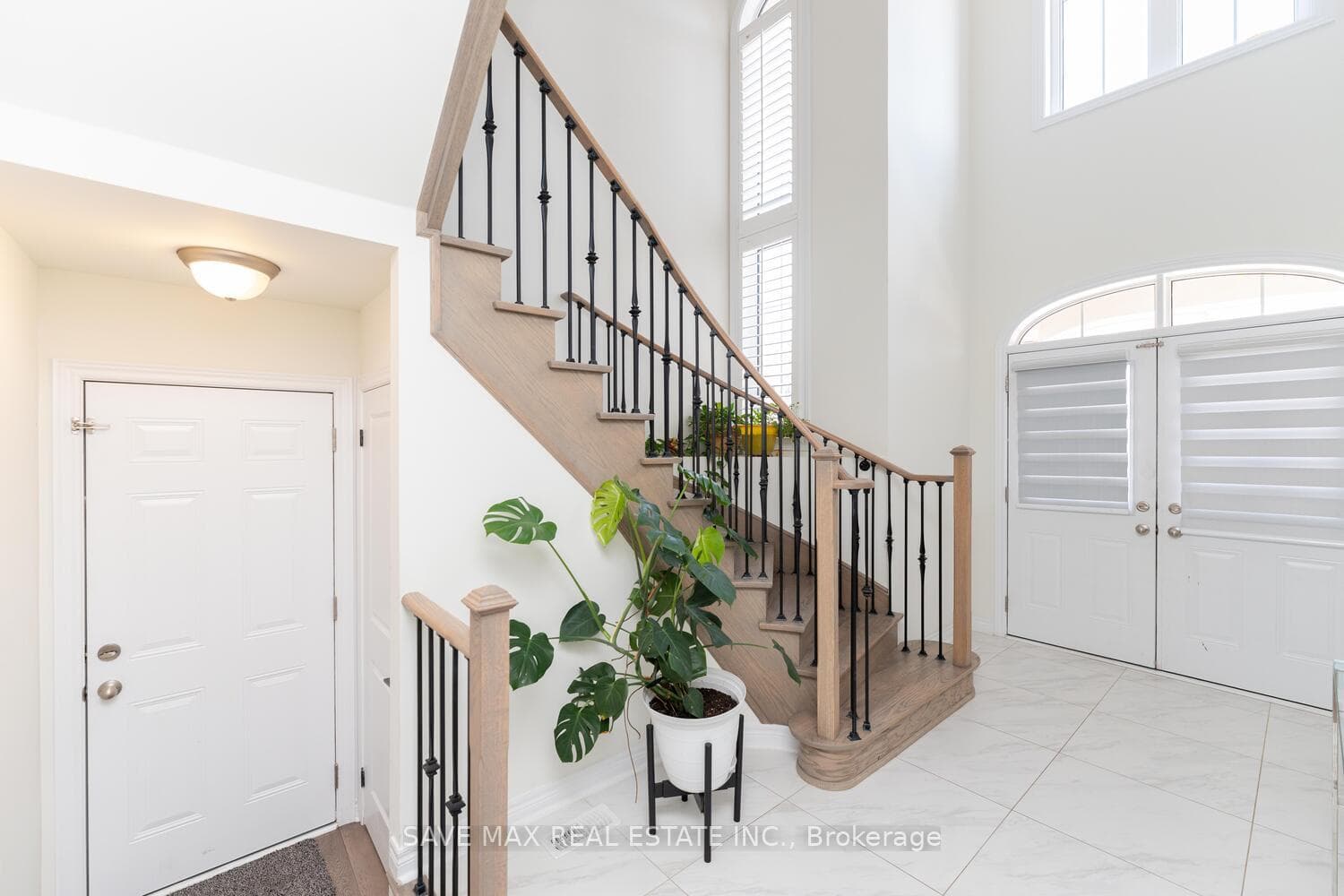 56 Farringdon Crescent photo 31