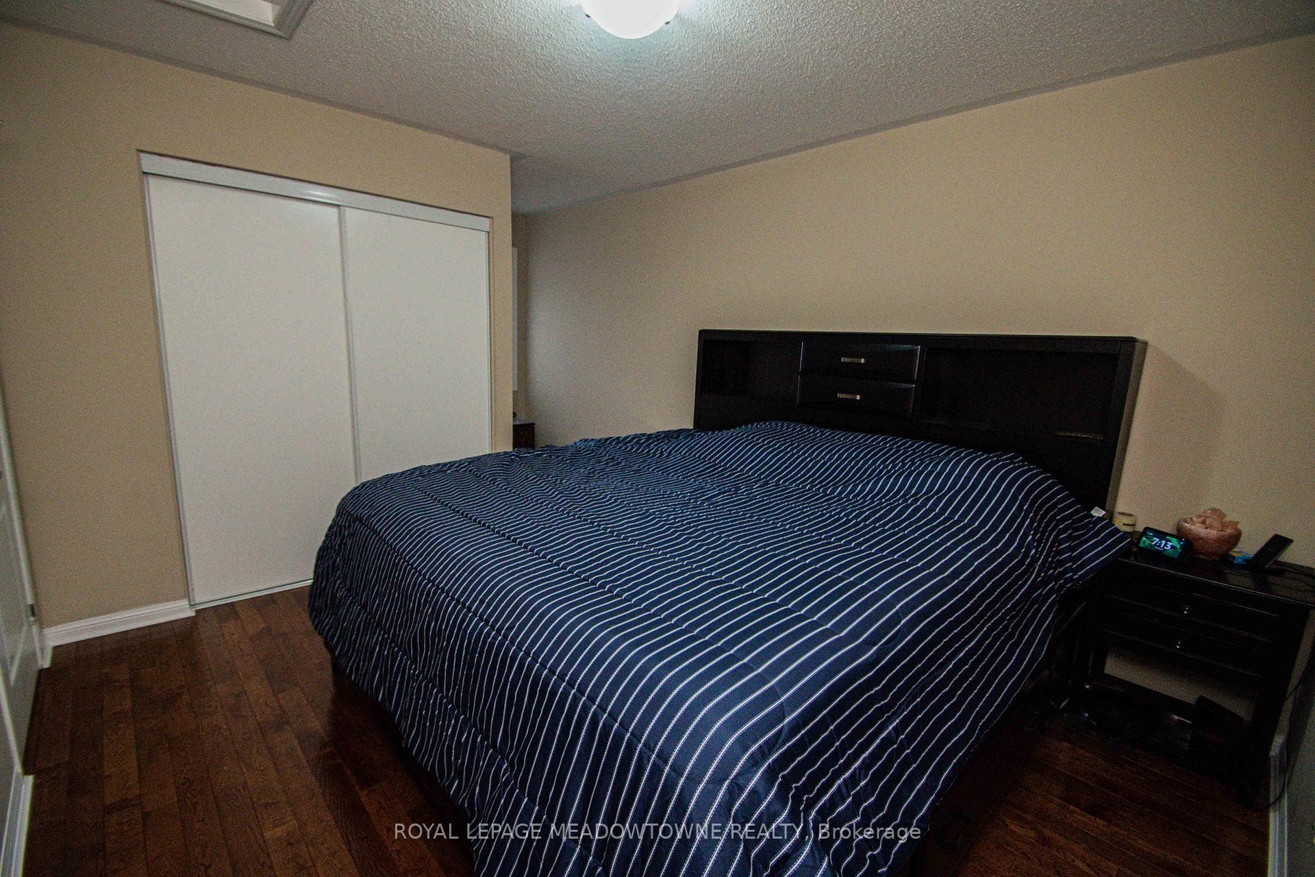 946 Burgess Gardens photo 16