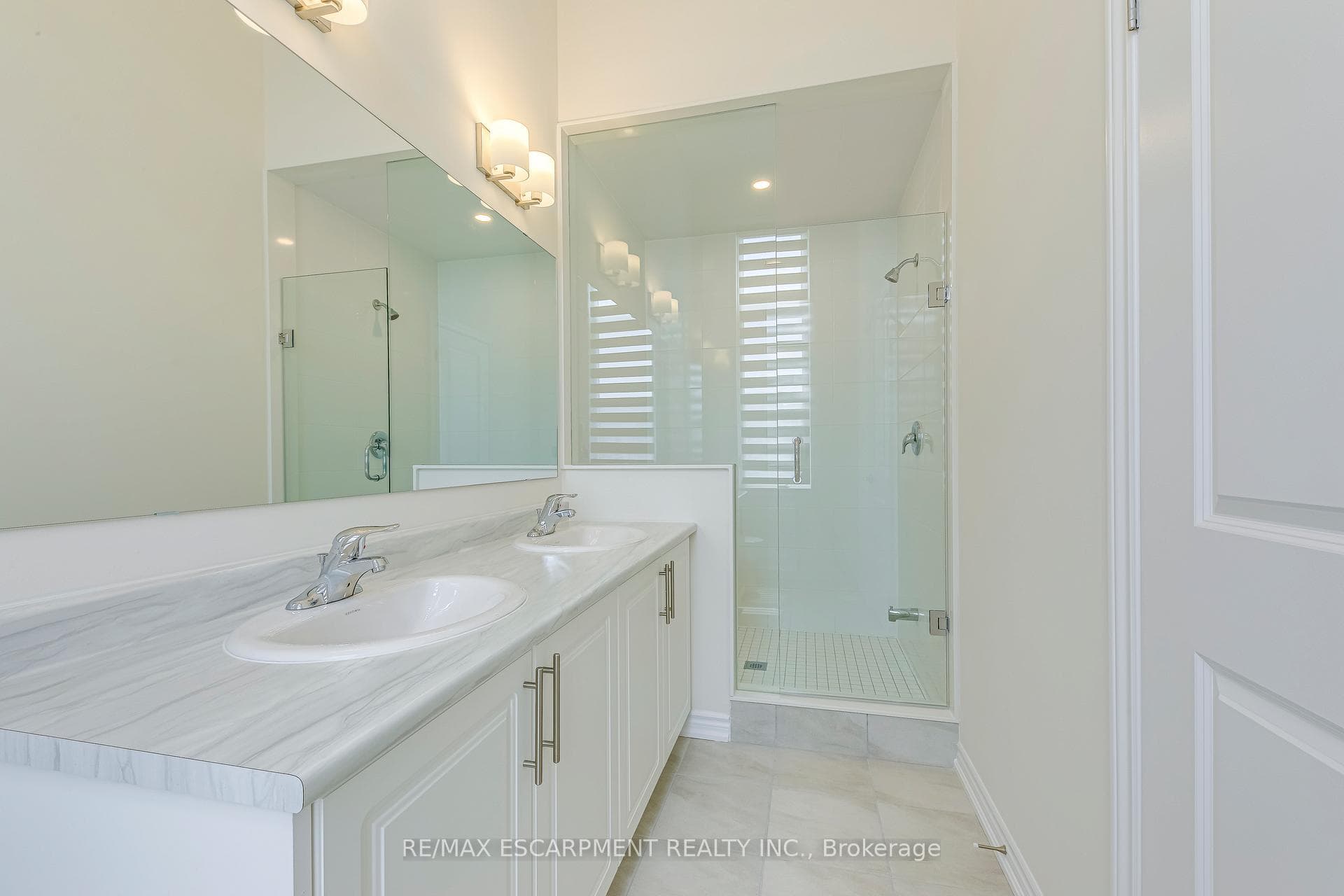 3071 Welsman Gardens photo 29