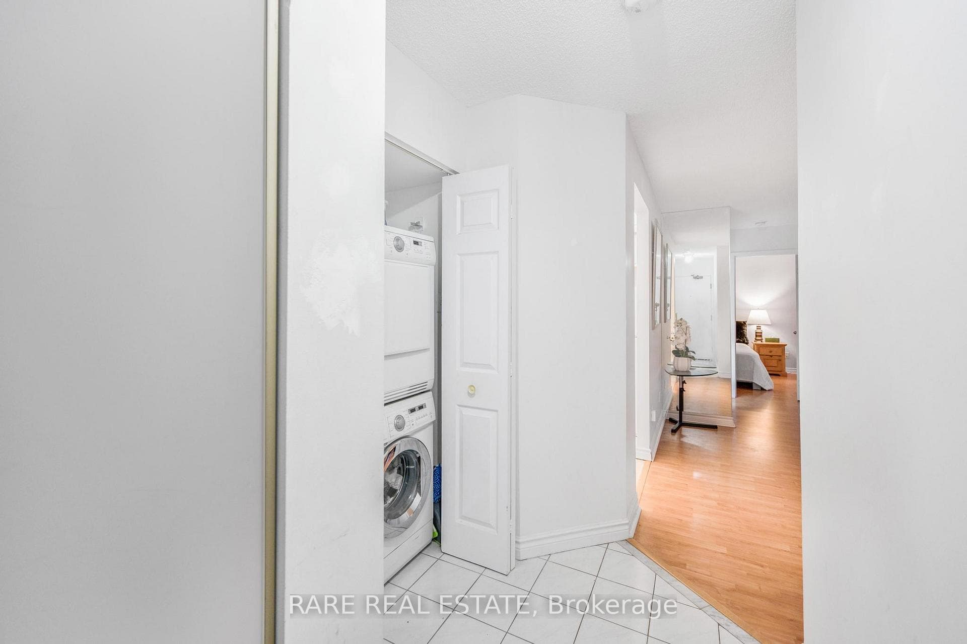 40 Scollard Street Unit 1003 photo 3